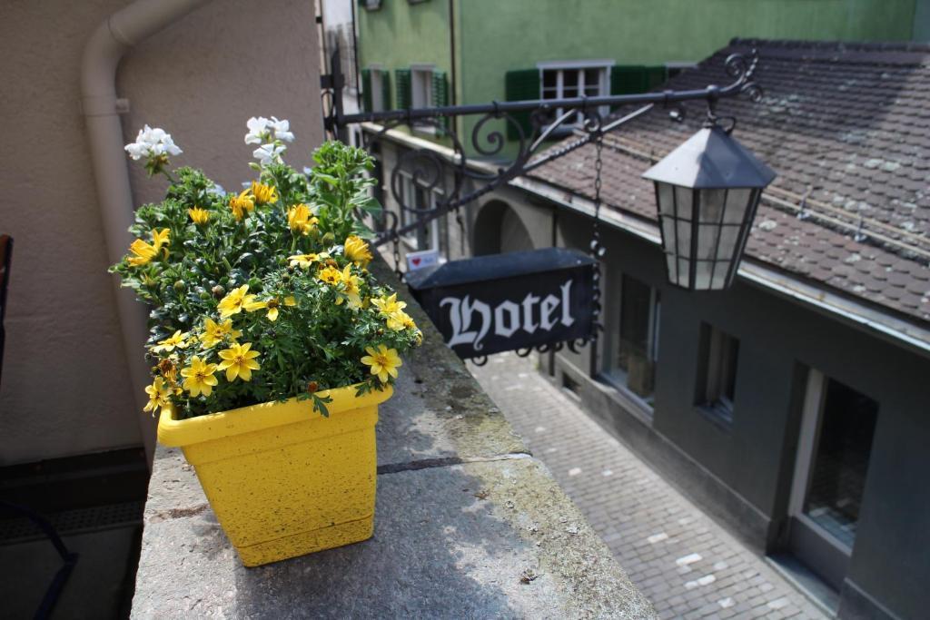 Zunfthaus Zur Rebleuten คูร์ ภายนอก รูปภาพ