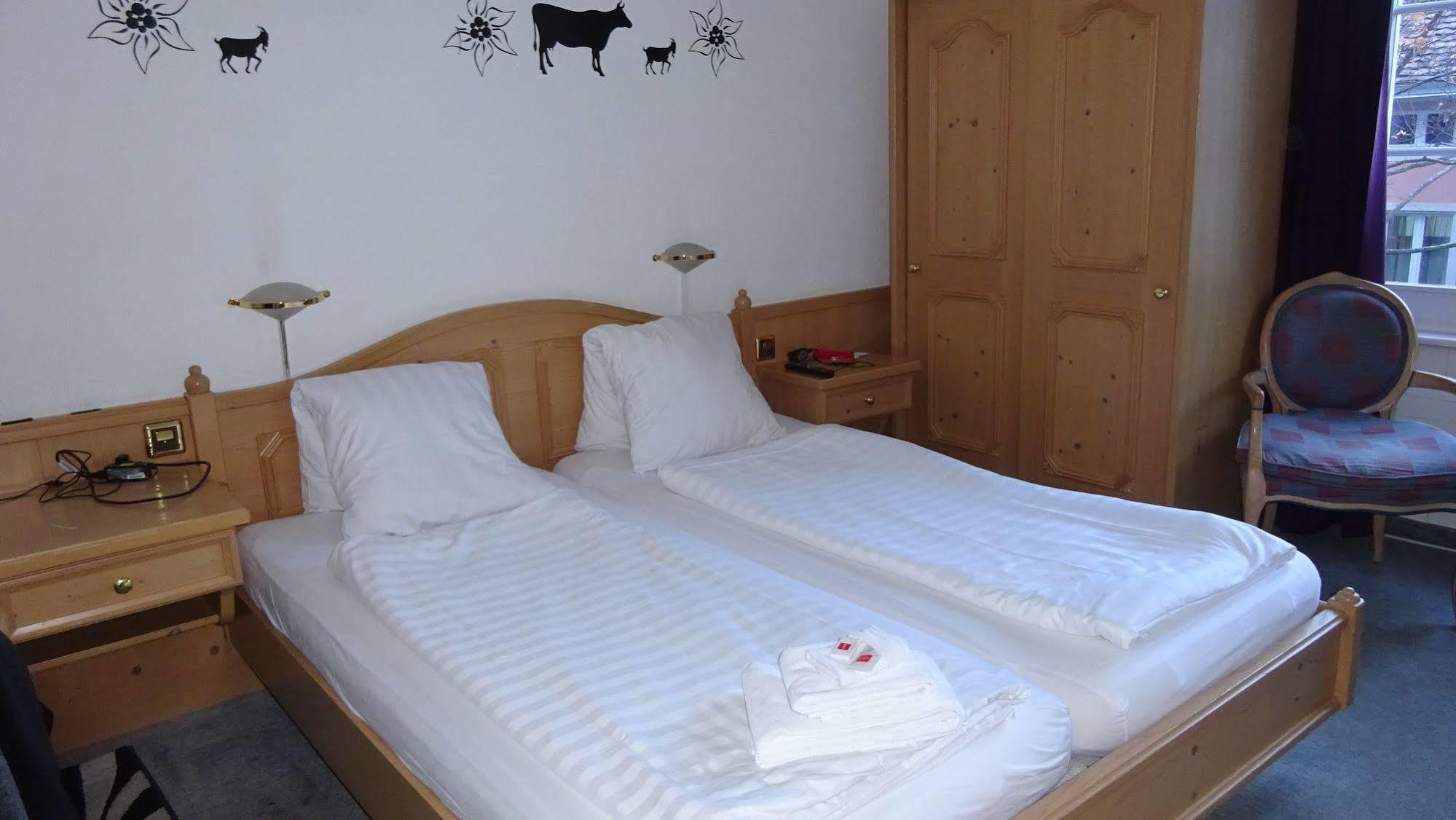 Zunfthaus Zur Rebleuten คูร์ ภายนอก รูปภาพ